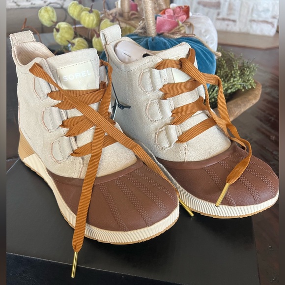 Sorel X Calia Out N About III Classic Waterproof. Bleached ceramic/Gum - Picture 1 of 5